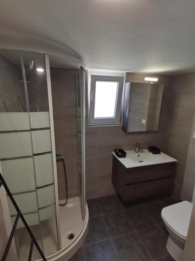 Penthouse Spacious W Super Wifi & Terrace, 2 Min From Metro Atina Dış mekan fotoğraf